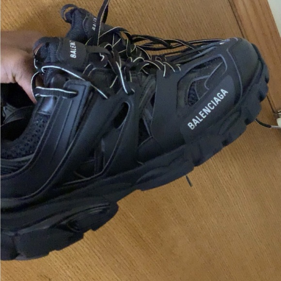 Size 9 - Picture 1 of 4